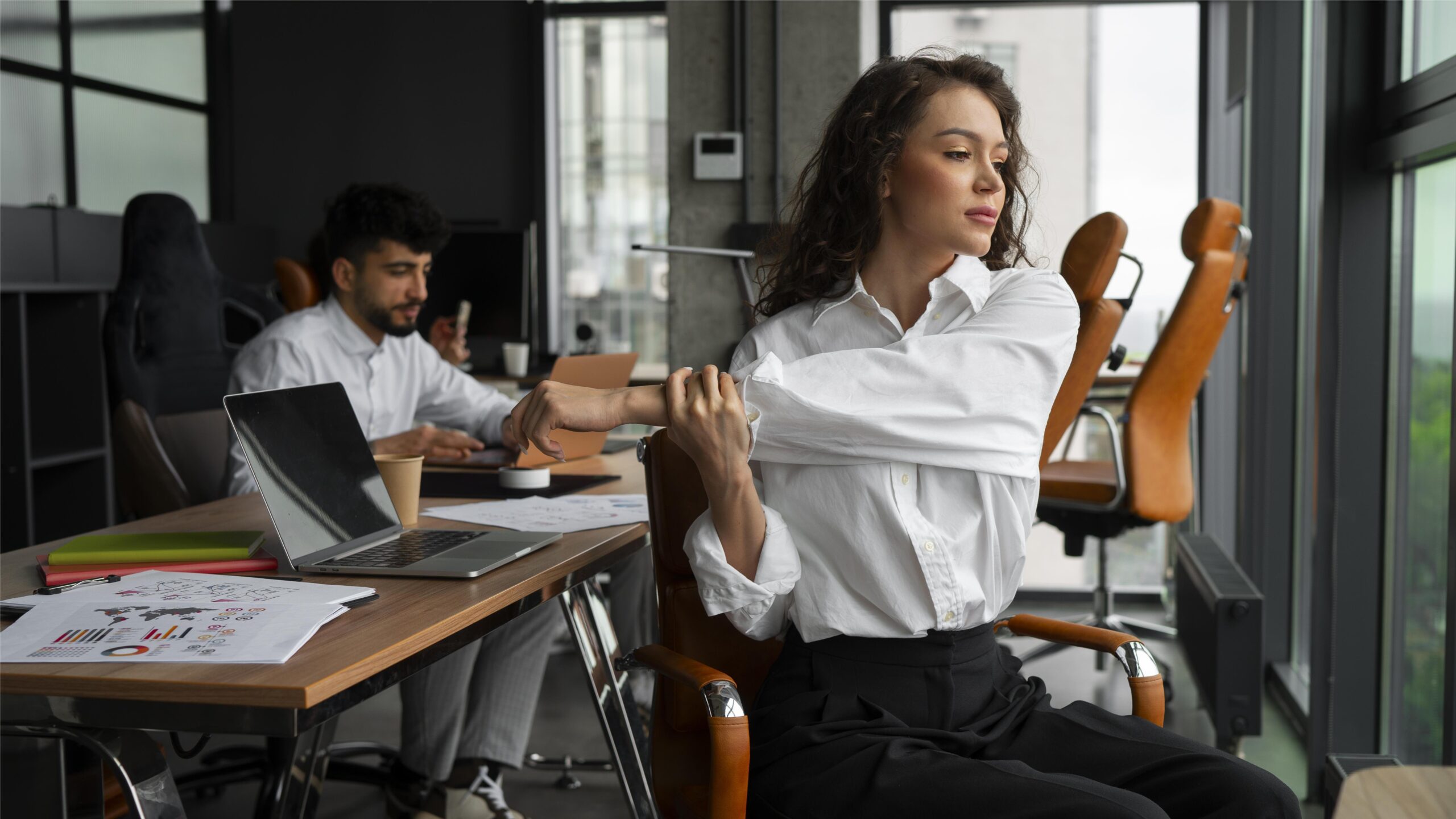 Kerja di Kantor Gak Cuma Duduk, Cara Jaga Kesehatan di Meja